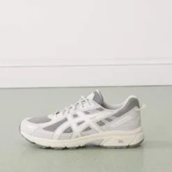 Asics Gel-Venture 6 trainers in clay grey and cream